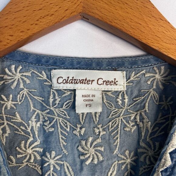 Coldwater Creek Brass Button Up Embroidered Soft Denim Blue Shirt Vneck PS - Picture 7 of 9